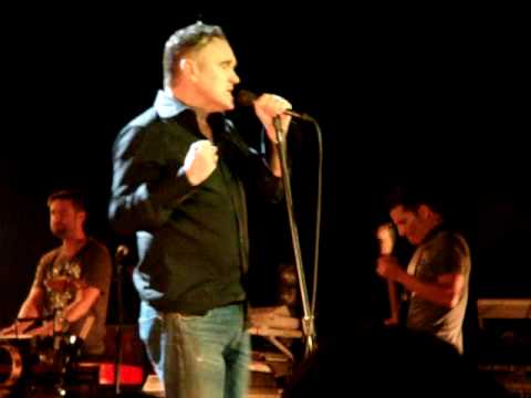 Morrissey Something Is Squeezing My Skull LIVE at The Academy of Music Philadelphia PA March 22 2009