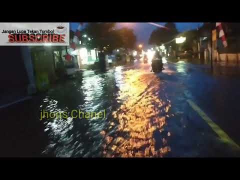 Jalur Bandung malam ini yang kena dampak banjir!!