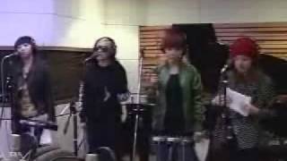 Watch 2ne1 Brokenhearted Girl video