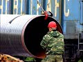 Разгрузка труб торцевыми захватами 4МВ3