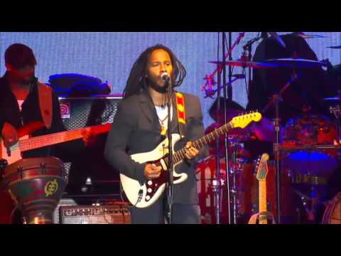 ▶ Ziggy Marley "So Much Trouble In The World" Live ▶ Ziggy Marley "So Much Trouble In The World" Live