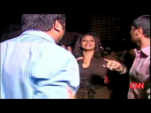 Angry Indian Crowd Gets Hostile with CNN Reporter Sara Sidner in Mumbai 