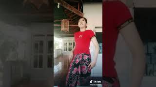 Berkain Sarung Batik Main Tiktok
