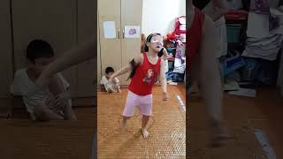 Gia Linh Plays Blindfolded Catcher
