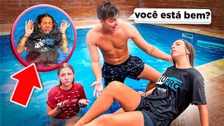 MINHA IRMÃ SE AFOGOU NA PISCINA! Salvei ela!! •Irmãos Scribel•