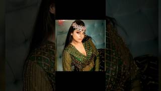 Sanam Shetty Small Gift For Vijay Netizens Trolled