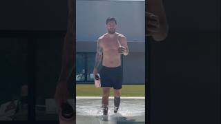 Imaginate Que Te Caiga Leo Messi Con Unos Mates En La Pileta