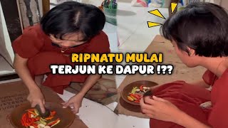 Ripnatu Sibuk Di Dapur