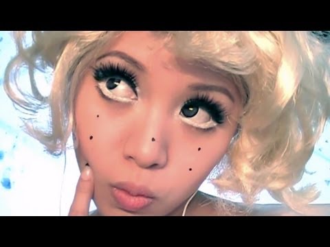 Michelle Phan on Popping Zits and Her Favorite Mascara! - CELEBRITY TREND REPORT