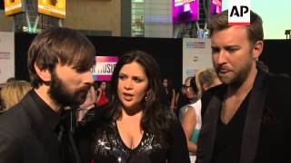 R Kelly On Gaga Collaboration Lady Antebellum Joan Jett Talk Awards Shows At Ama Arrivals R Kelly On Gaga Collaboration Lady Antebellum Joan Jett Talk Awards Shows At Ama Arrivals