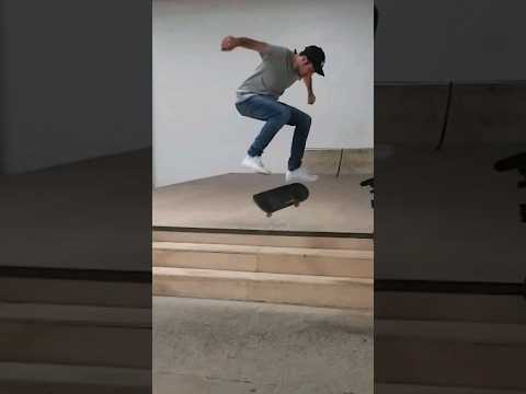 Lance Kickflip down the stairs are Braillehouse
