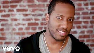 Watch Isaac Carree In The Middle video