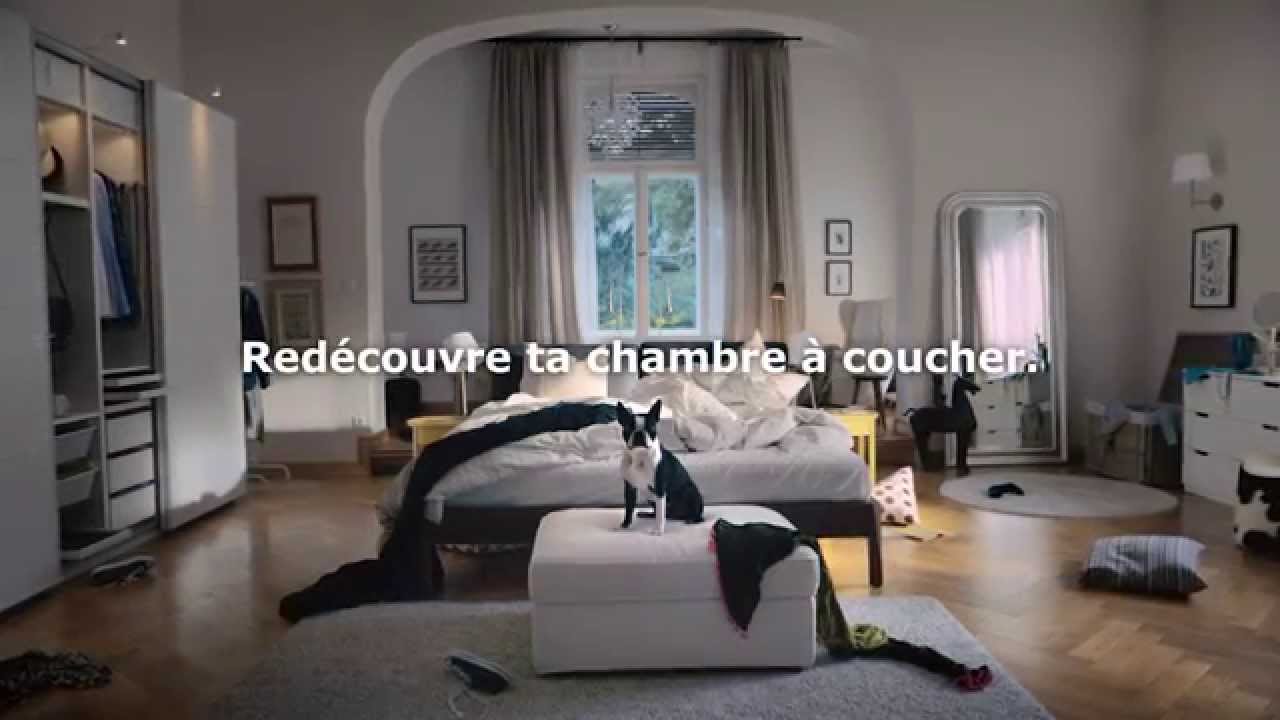 Chambre a coucher ikea maroc: modern bedroom with chandelier.