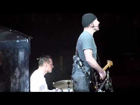 Larry Mullen Jr gets annoyed as fan rushes the stage at U2360 in NJ 72011