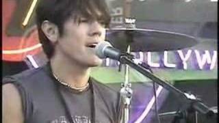 Watch Mig Kiss From A Rose video