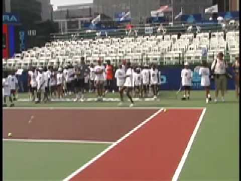 2010 マルチナ ヒンギス Bloomberg Kids テニス Clinic at Kastles Stadium．mov