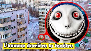 Drone Capture Man From The Window Qui Jette Un Coup Dœil À Travers La Fenêtre De Quelquun Dautre