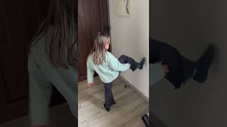 Bebé Travieso Trend Viral De Gimnasia