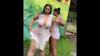 #masti #aunties #hot_girls_reels #hot_vlog #bathing Auntys bathing in outdoor (@