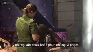 Hàng Chục Tiếp Viên Mặc Đồ Khiêu Gợi Phục Vụ Khách Ở Sài Gòn Bảo Hiểm