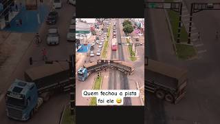 Caminhão Errou A Manobra E Fechou A Pista
