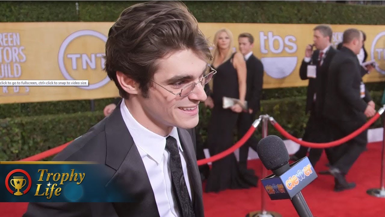 RJ Mitte Stole Walt Jr.'s Crutches Off Breaking Bad Set! 2014 SAG