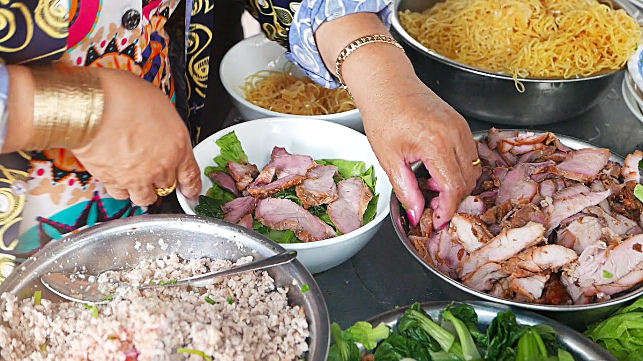 Vietnam Street Food - Anthony Bourdain Lunch Lady Prawn & Pork Noodles