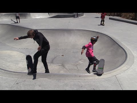 8 YEAR OLD SKATER TEACHES AARON A BOWL TRICK!