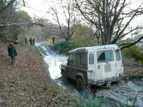 Land Rover Defender V8 90 Off Road Henley in Arden in Deep Mud