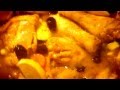 Tajine de poulet aux citrons confits maison et aux olives noires ... Ça sent orientalement bon !!!
