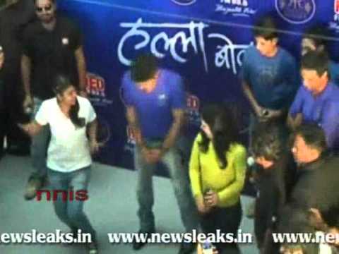 TEAM RAJASTHAN ROYALS DOES HALLA BOL IN JAIPUR.flv