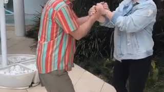 Renato Aragão Celebrando Os 85 Anos Dançando Funk Com A Filha