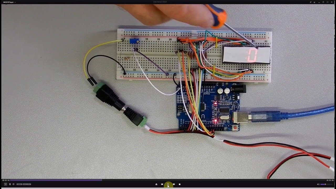 Вольтметр на Arduino с семисегментным индикатором - YouTube