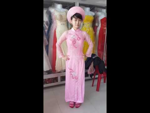 Thử áo dài đám hỏi