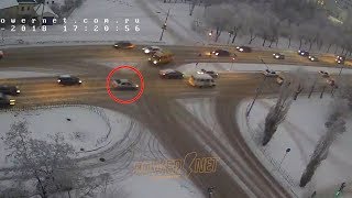 Видео ДТП (авария г. Волжский) ул. Карбышева ул. Бульвар Профсоюзов 22-12-2018 17-20 от Телеканал ВОЛЖСКИЙ ПЛЮС от POWERNET, бульвар Профсоюзов, Волжский, Россия