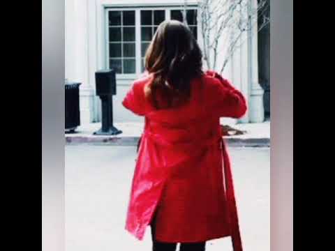 Брюнетка примеряет красное платье гиф