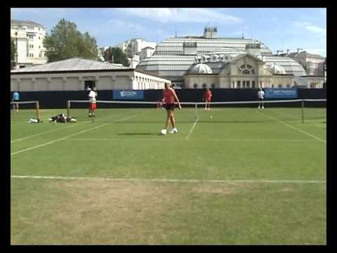 Nadia ペトロワ and Amelie モーレスモ practice in Eastbourne 2009 2