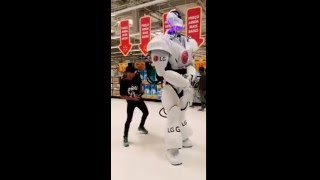 Robo Da Lg Dança Em Mercado
