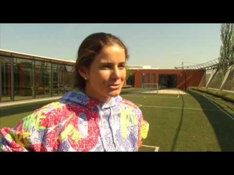Porsche テニス Grand Prix 2011 - Stars playing football and kids interview Marion バルトリ