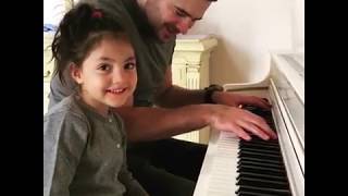 Эмин Агаларов Играет На Рояле Для Своей Дочери