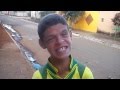 engraçado imitando moto