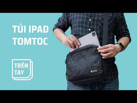 Trên tay túi iPad đeo chéo Tomtoc