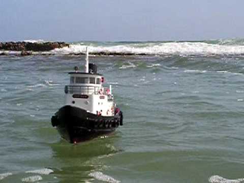 Rc Tug Boat Aquacraft Atlantic Harbor High Waves in the Reef