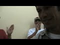 Manu chao firma la camisa a obrero de FaSinPat