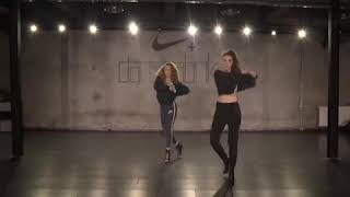 Burcu Özberk - Dans