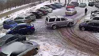 Видео ДТП (авария г. Волжский) ул. Набережная 5, парковка 01-02-2018 09-14 от Телеканал ВОЛЖСКИЙ ПЛЮС от POWERNET, Набережная улица, Волжский, Россия