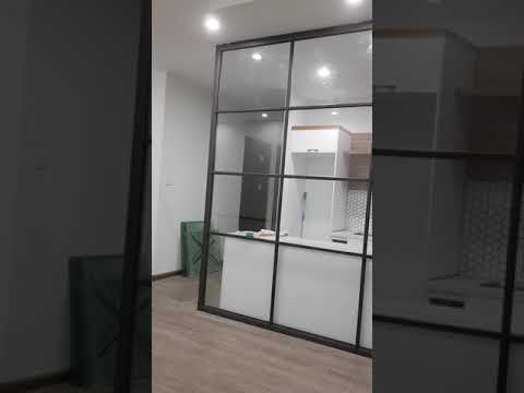Thiết kế thi công vách kính ngăn phòng có nan trang trí đẹp tại Green Pearl Minh Khai