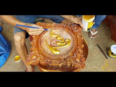 Sơn nhũ vàng màu 24K lên tranh gỗ chạm chữ thư pháp