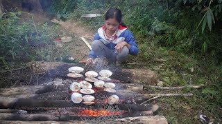 Poor Girl - Harvesting Clams, Snail In Winter - Cooking Clams On The Wood Stove - Green Forest Life