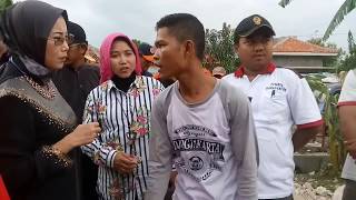 Plt Bupati Cirebon Selly Andriany Gantina Hujan-Hujanan Temui Korban Puting Beliung